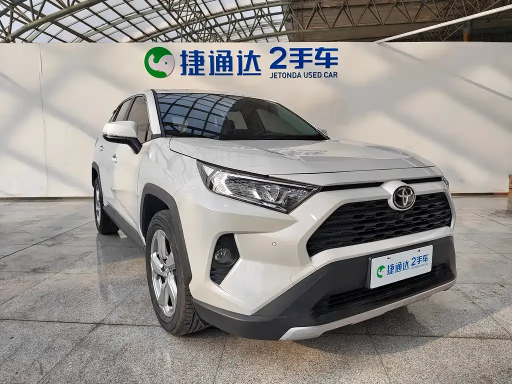 Toyota RAV4 — фото 2