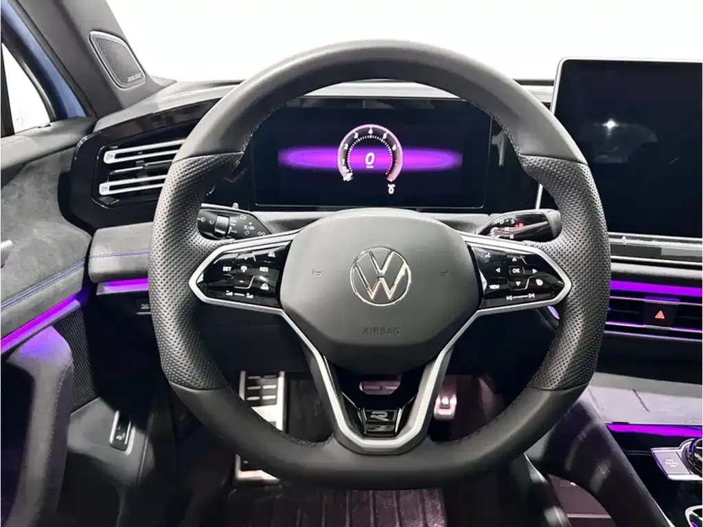 Volkswagen Tiguan L — фото 9