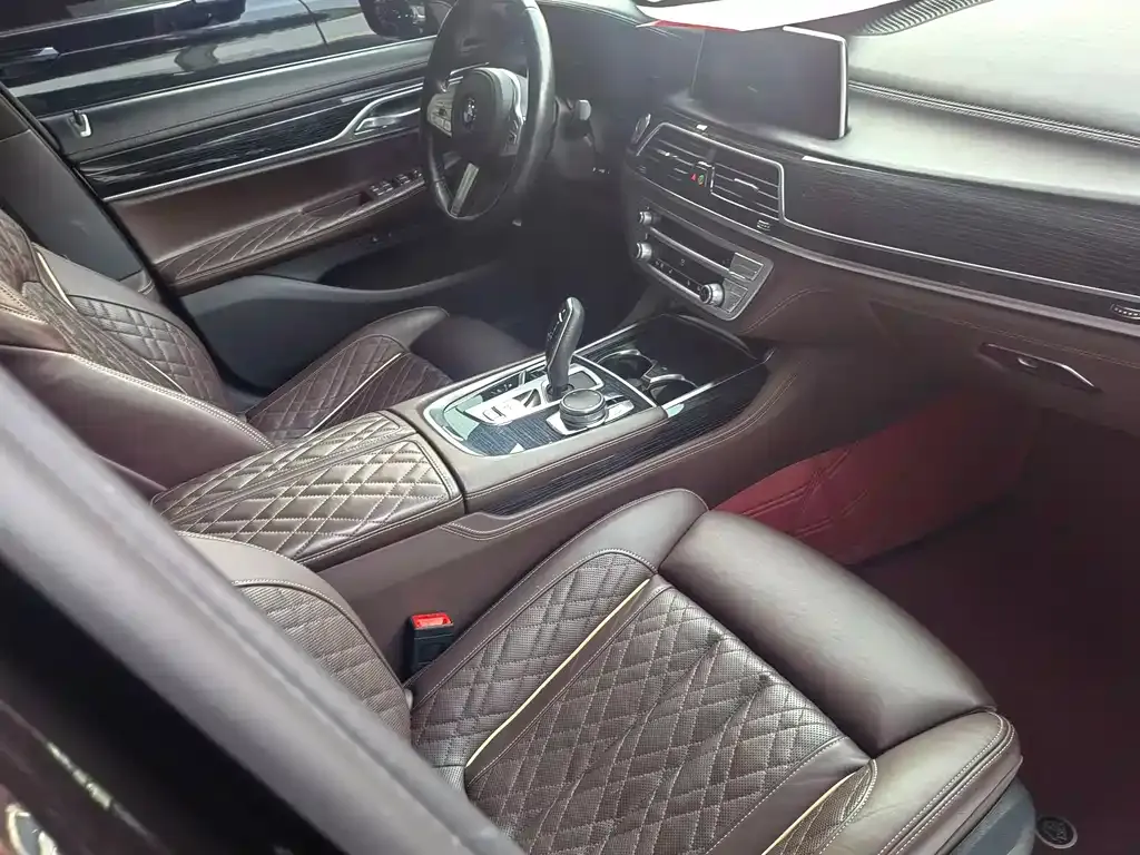 BMW 7 Series — фото 10