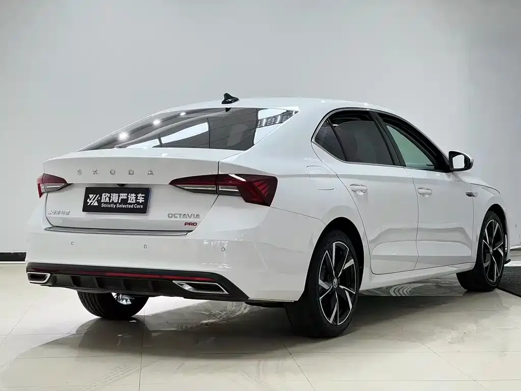 Skoda Octavia — фото 2