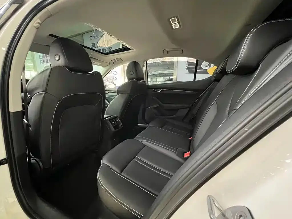 Skoda Octavia — фото 7