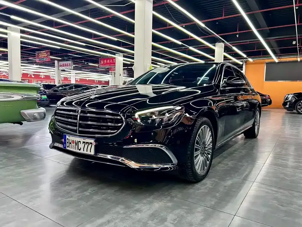 Mercedes-Benz E-Class — фото 1