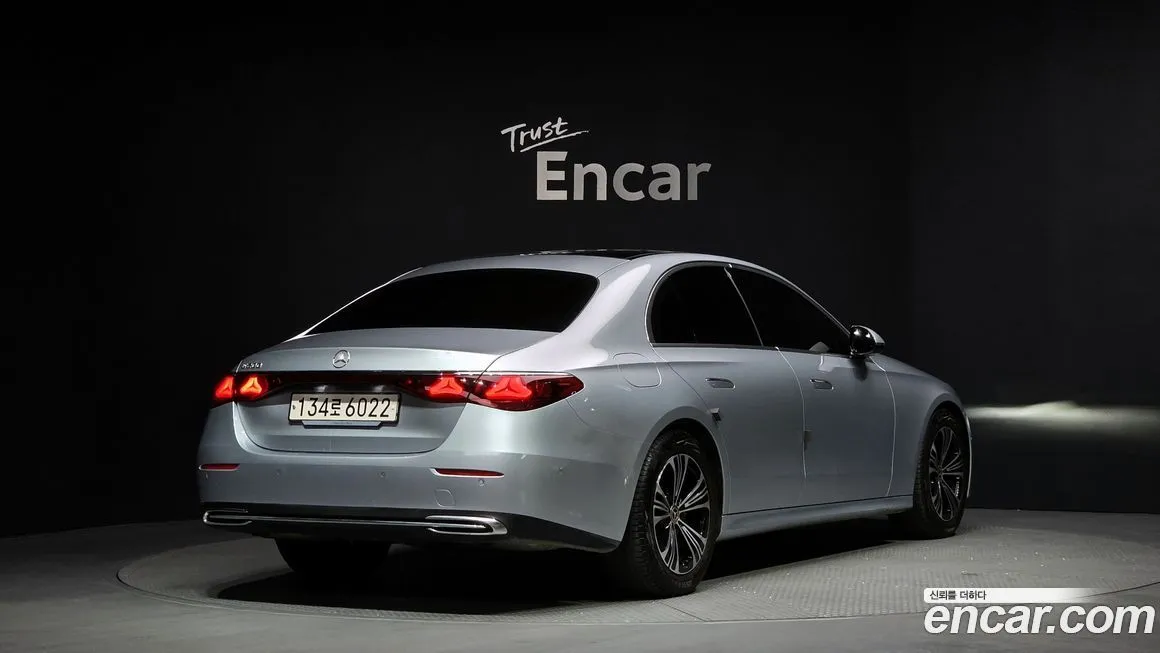 Mercedes-Benz E-Class — фото 10