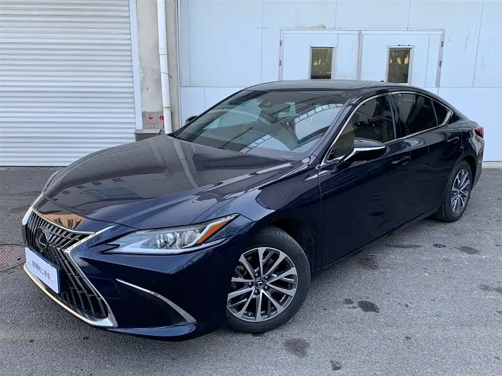 Lexus ES — фото 1