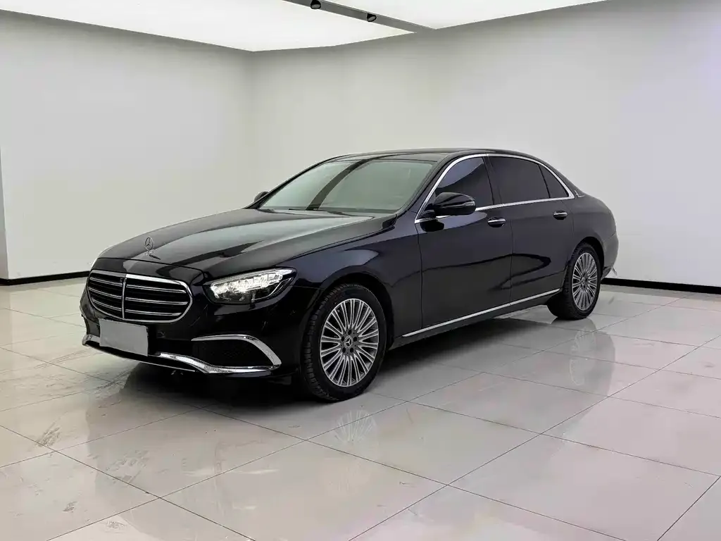 Mercedes-Benz E-Class — фото 1