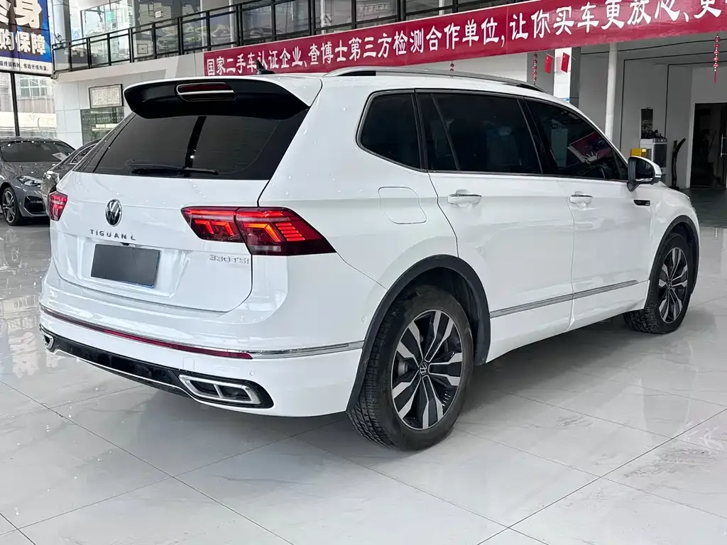 Volkswagen Tiguan L — фото 3