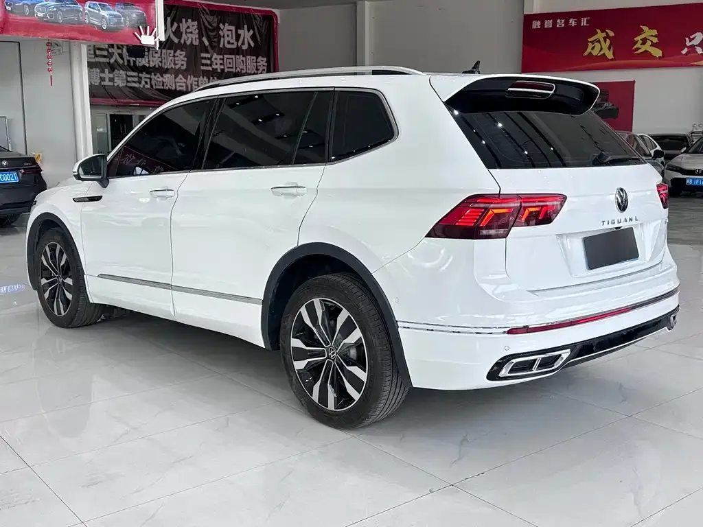 Volkswagen Tiguan L — фото 6