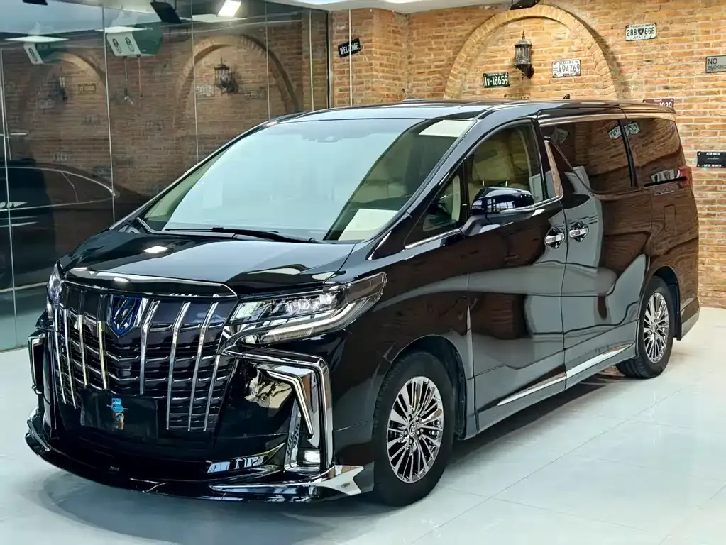 Toyota Vellfire — фото 1