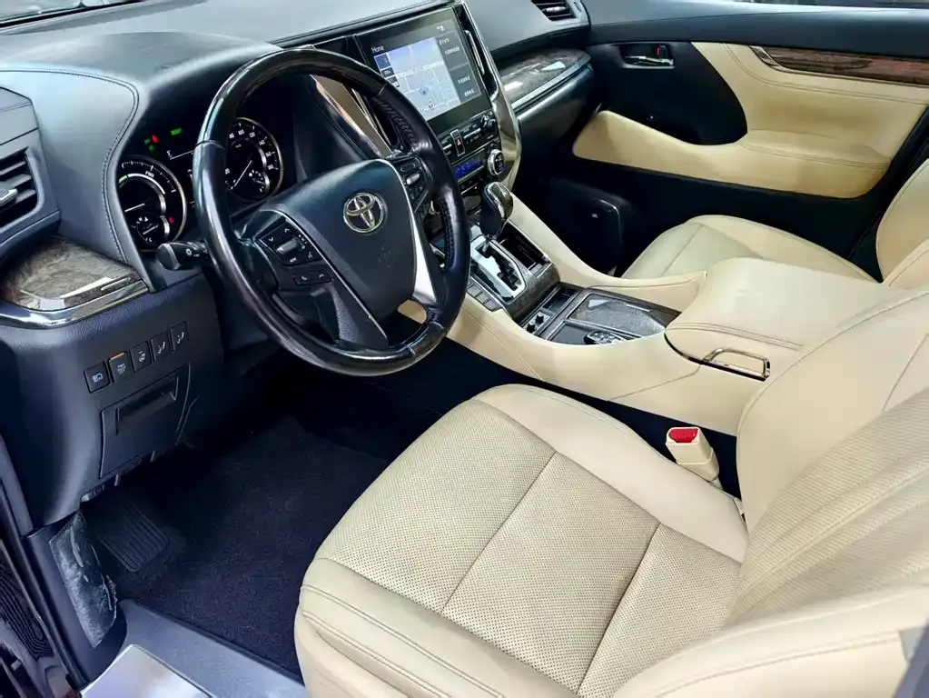 Toyota Vellfire — фото 3