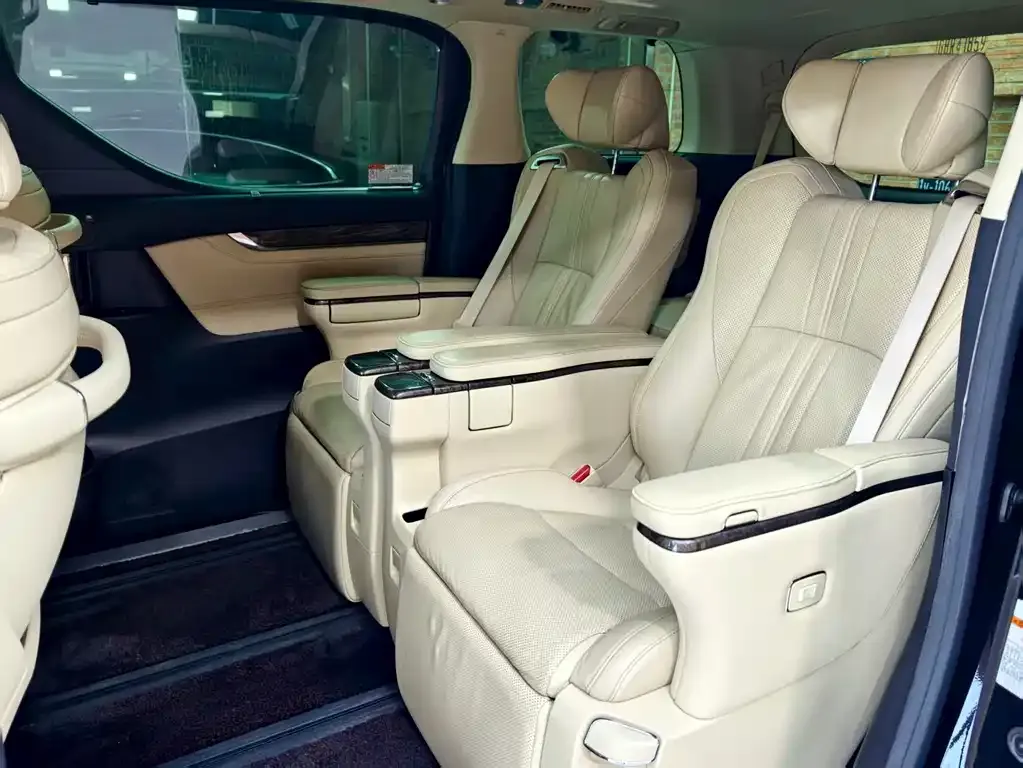 Toyota Vellfire — фото 6