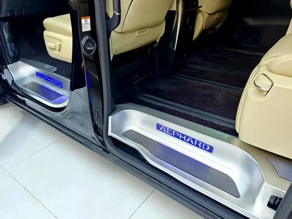 Toyota Vellfire — фото 2
