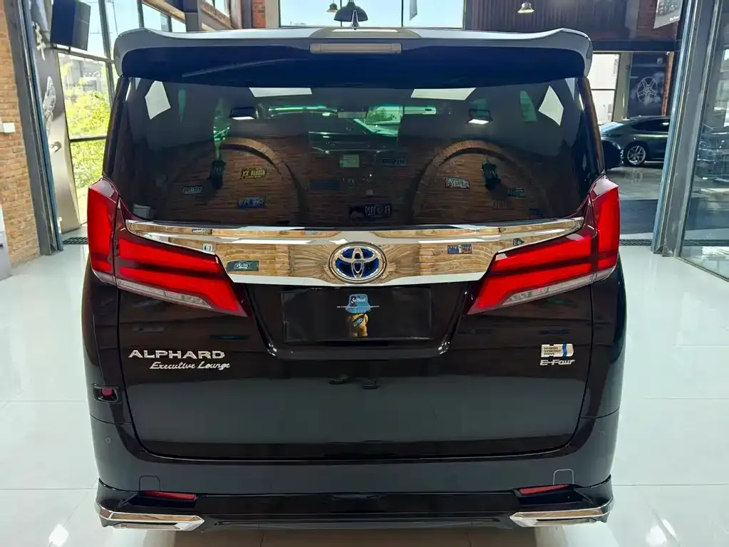 Toyota Vellfire — фото 5