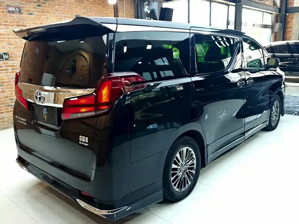 Toyota Vellfire — фото 7