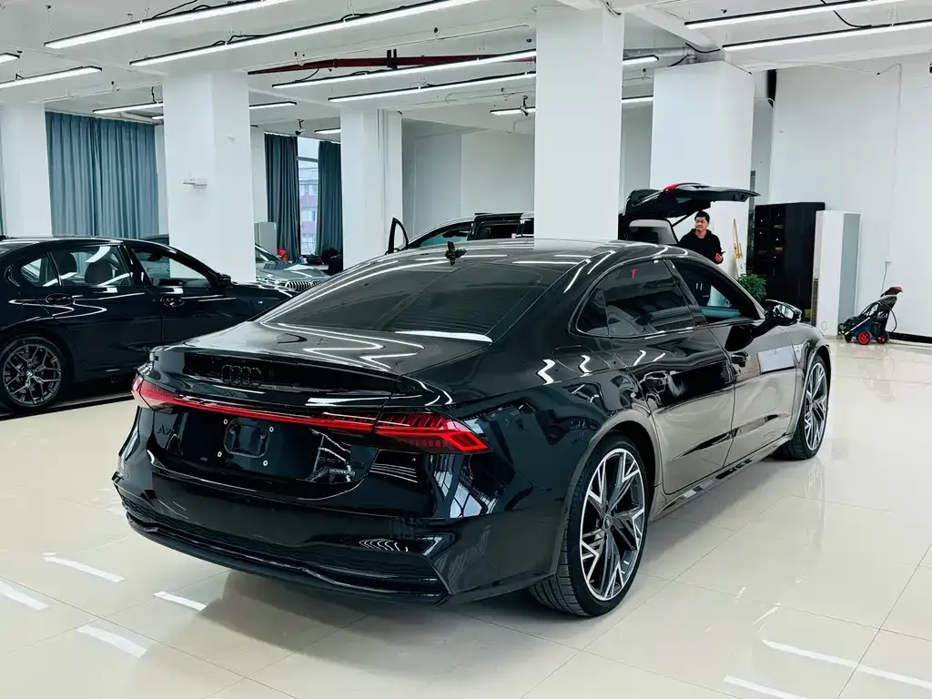 Audi A7L — фото 5