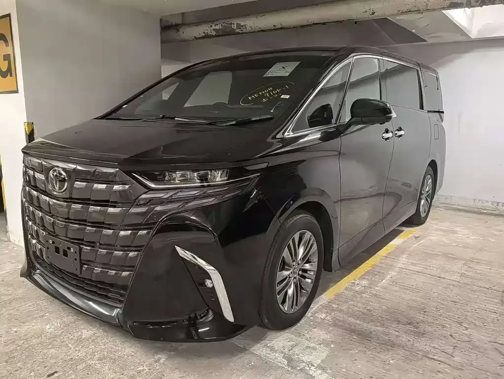 Toyota Alphard — фото 1