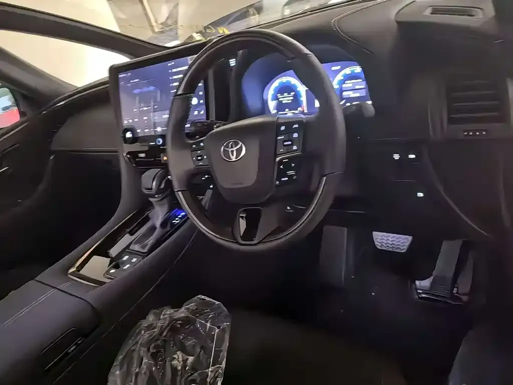 Toyota Alphard — фото 2