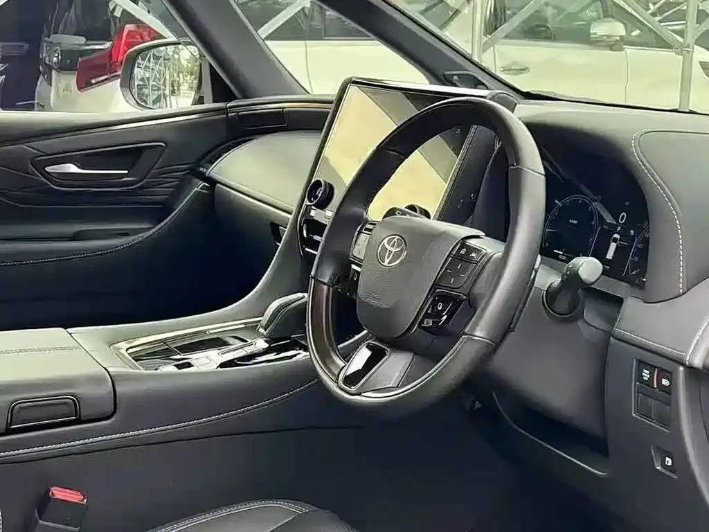 Toyota Alphard — фото 4