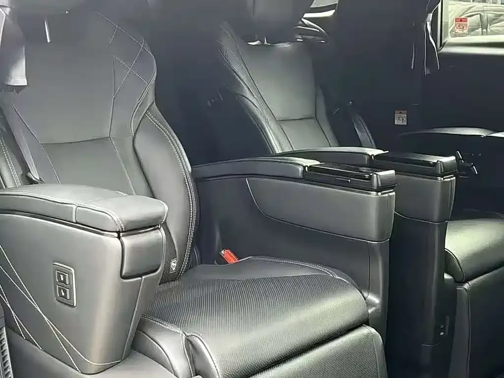 Toyota Alphard — фото 3
