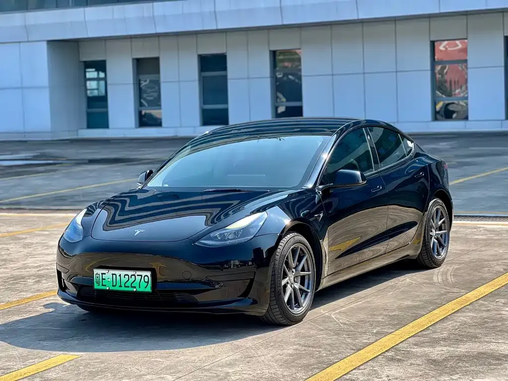 Tesla Model 3 — фото 1