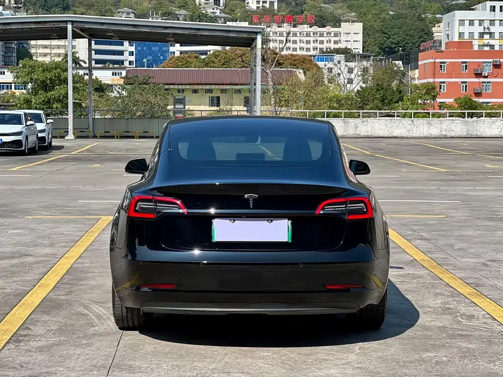Tesla Model 3 — фото 3