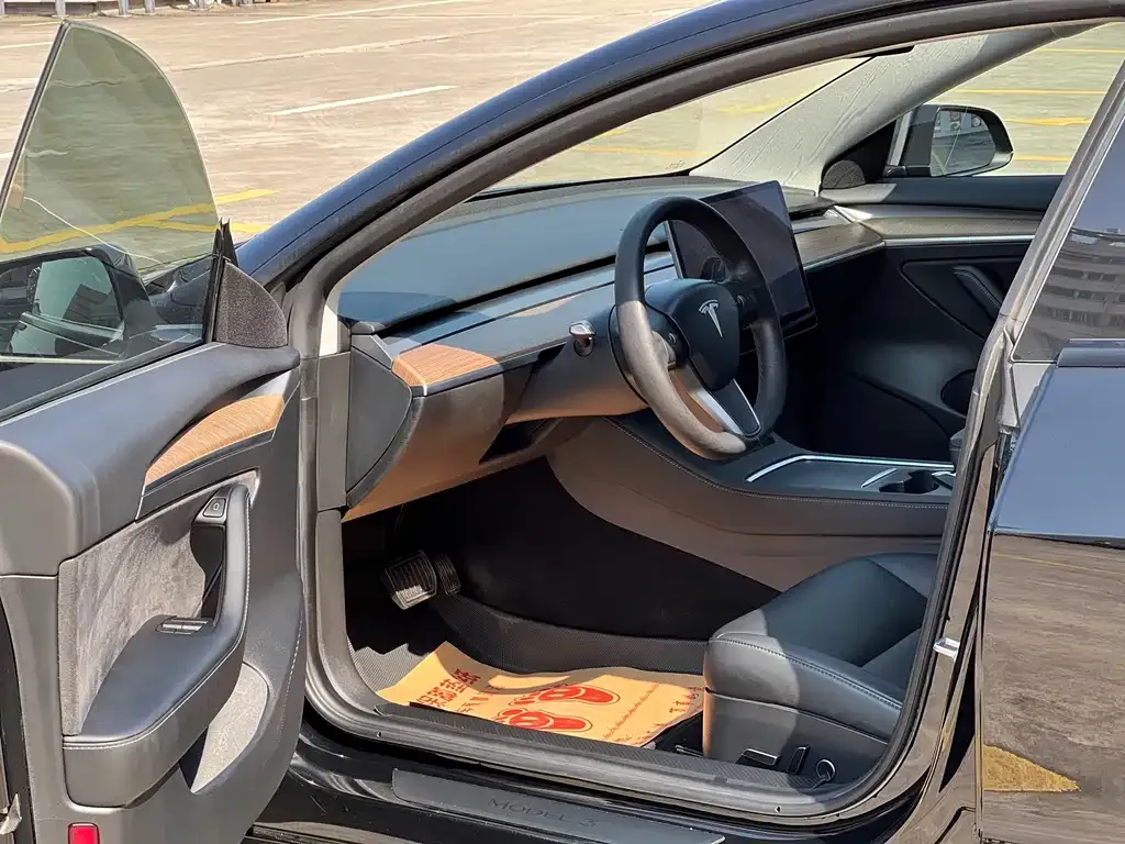 Tesla Model 3 — фото 7