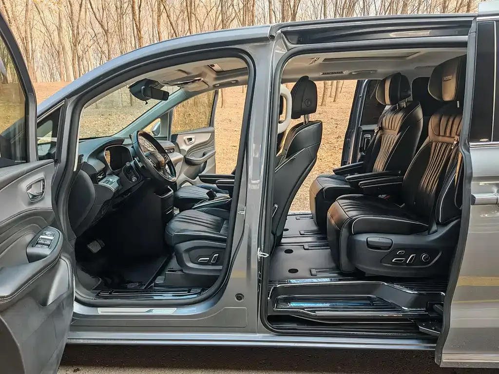 Roewe iMAX8 — фото 5