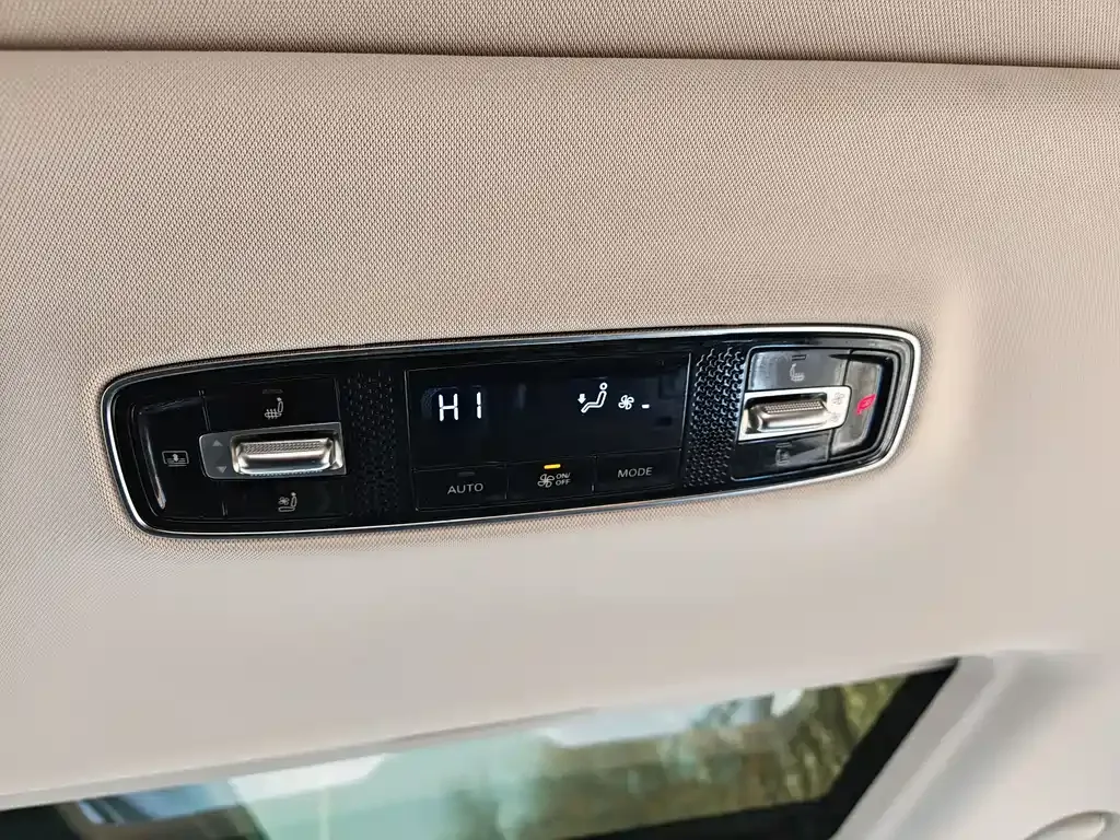 Roewe iMAX8 — фото 8