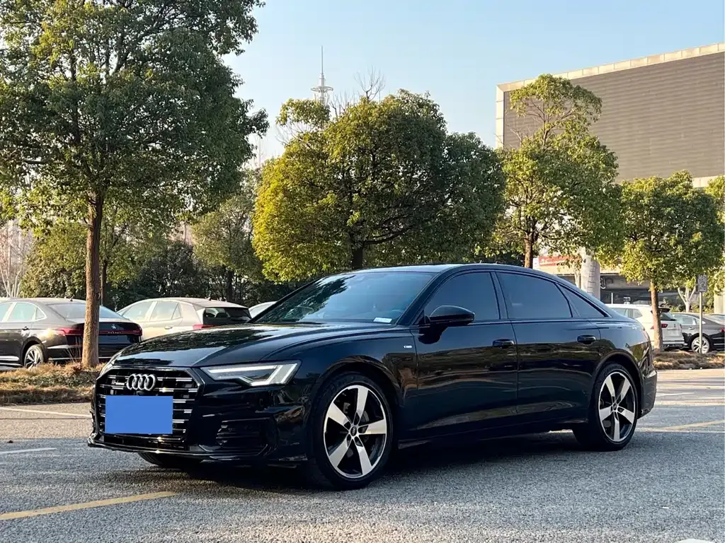 Audi A6L — фото 1