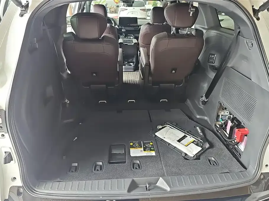 Toyota Granvia — фото 5