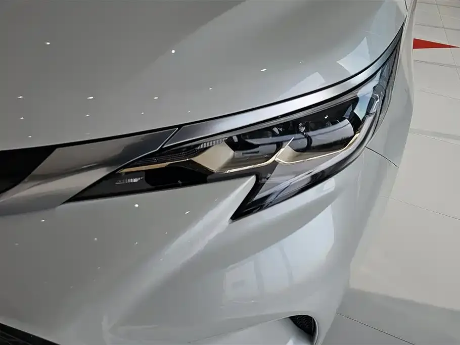Toyota Granvia — фото 4