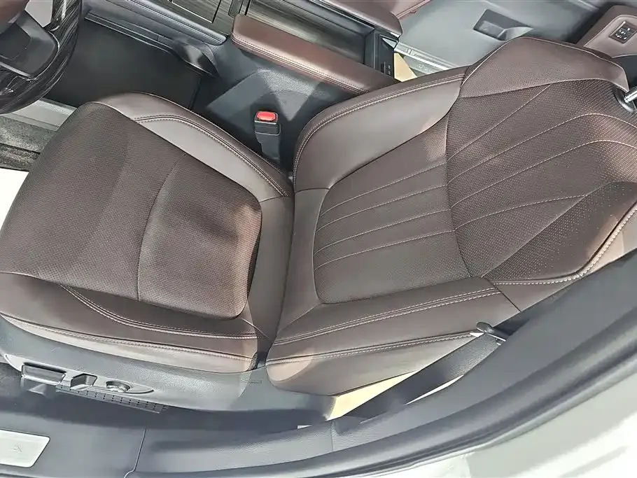 Toyota Granvia — фото 7