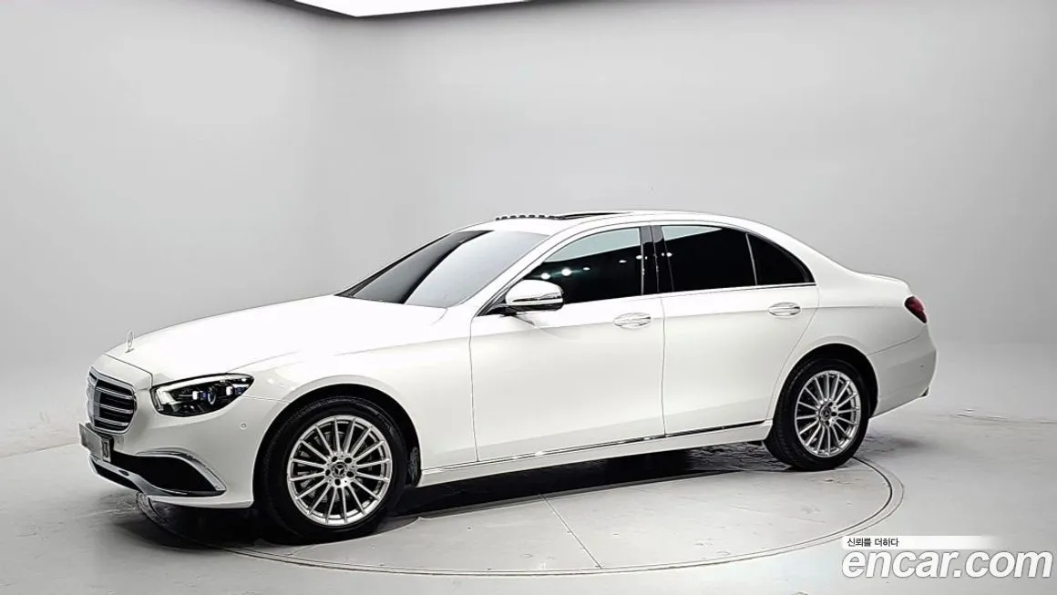 Mercedes-Benz E-Class — фото 1