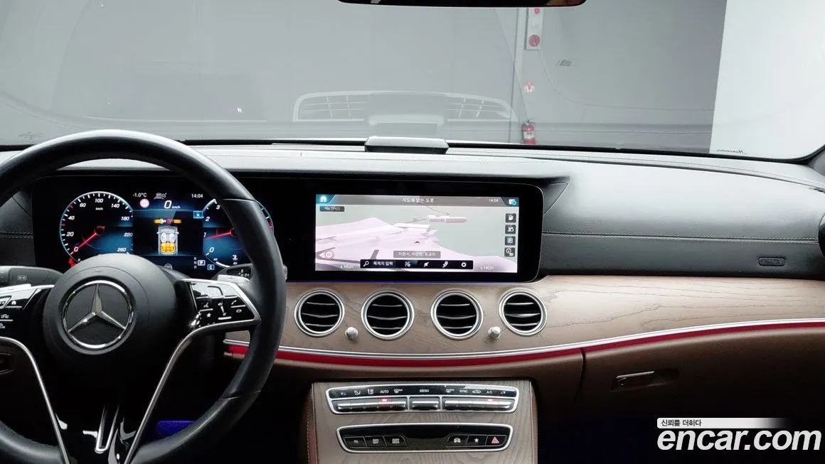 Mercedes-Benz E-Class — фото 8