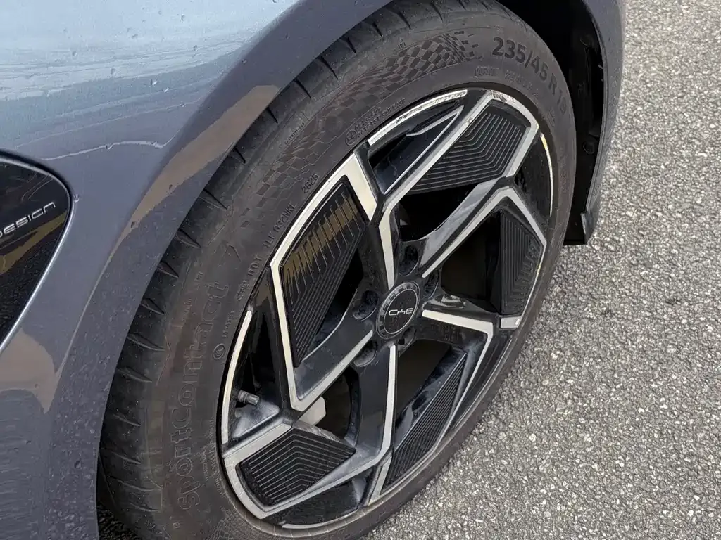 BYD Seal — фото 10