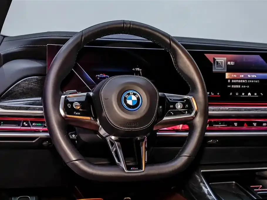 BMW i7 — фото 9