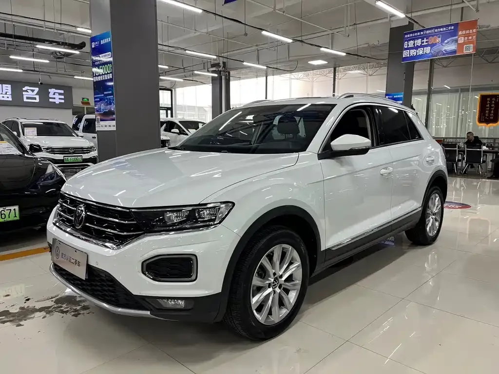 Volkswagen T-Roc — фото 1