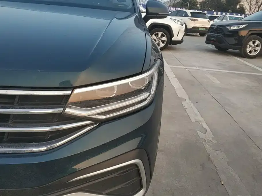 Volkswagen Tiguan L — фото 9