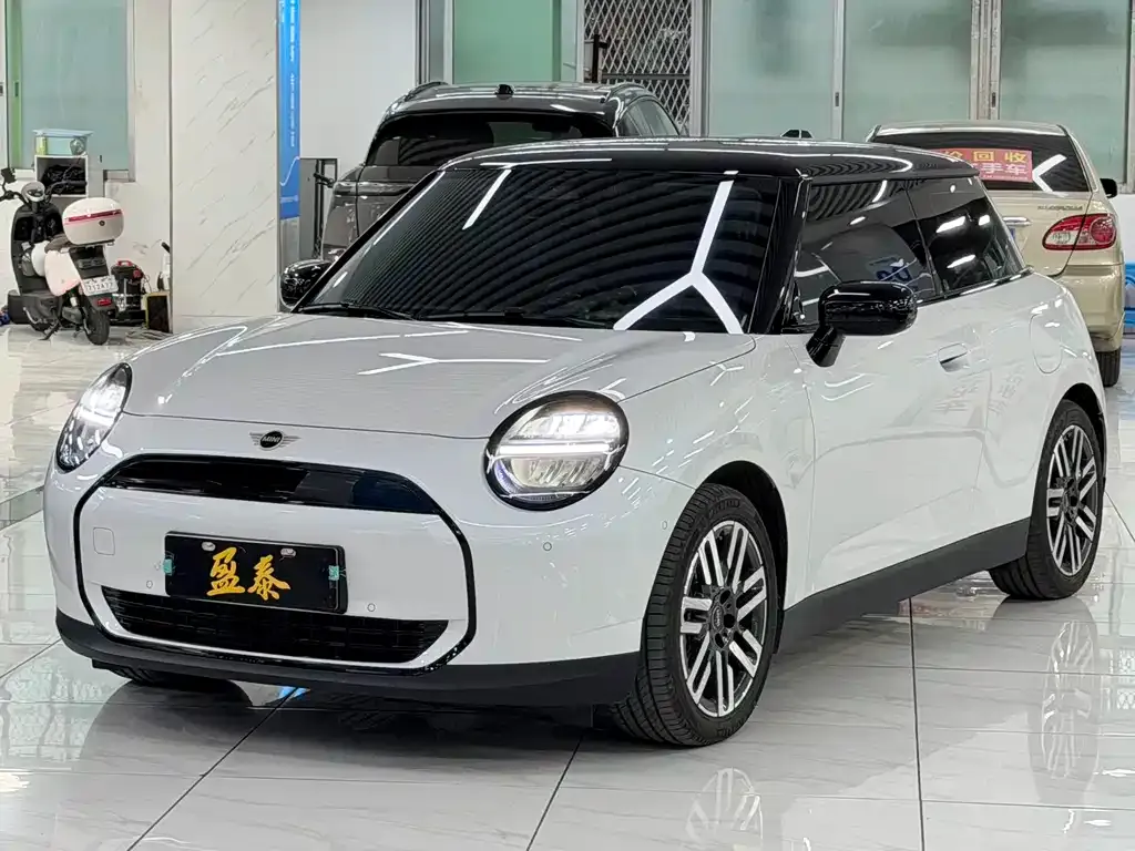 MINI Cooper EV — фото 1