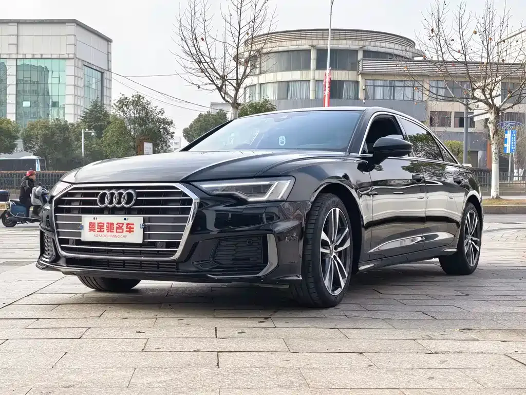 Audi A6L — фото 1