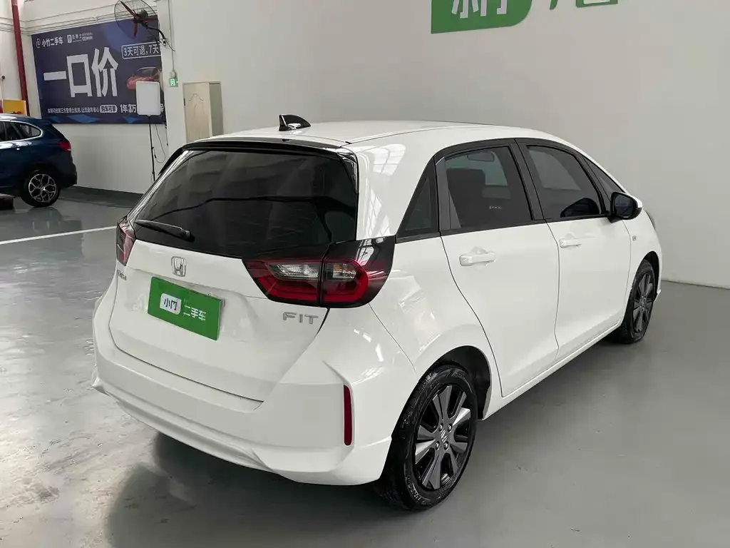 Honda Fit — фото 7