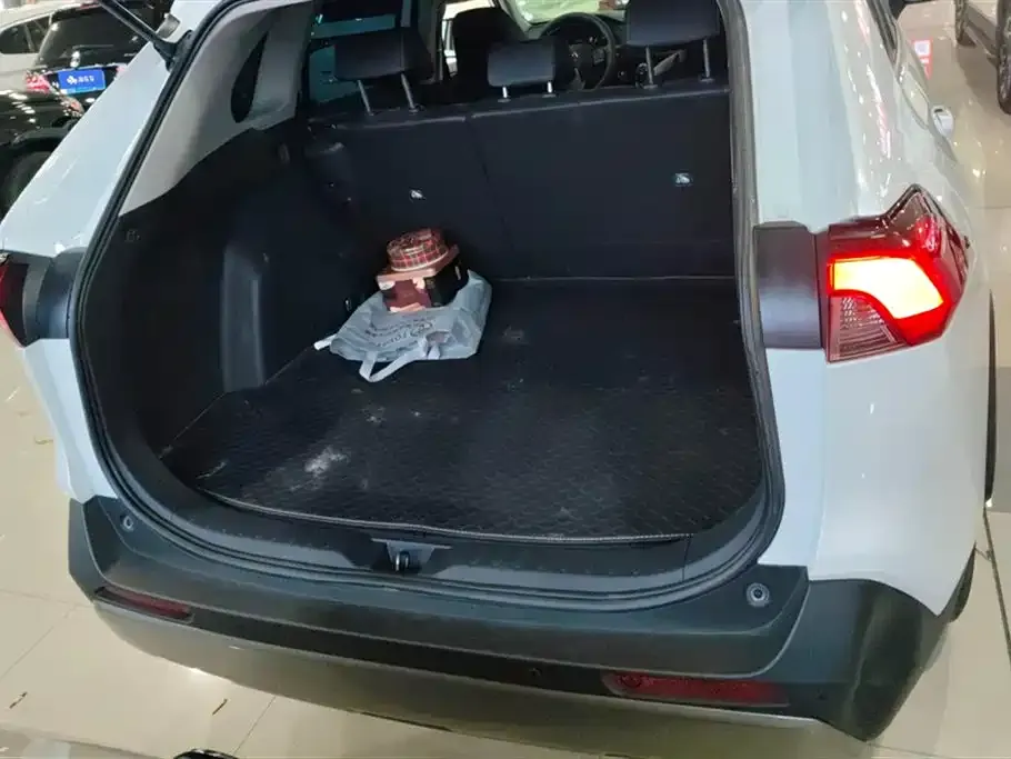 Toyota RAV4 — фото 4