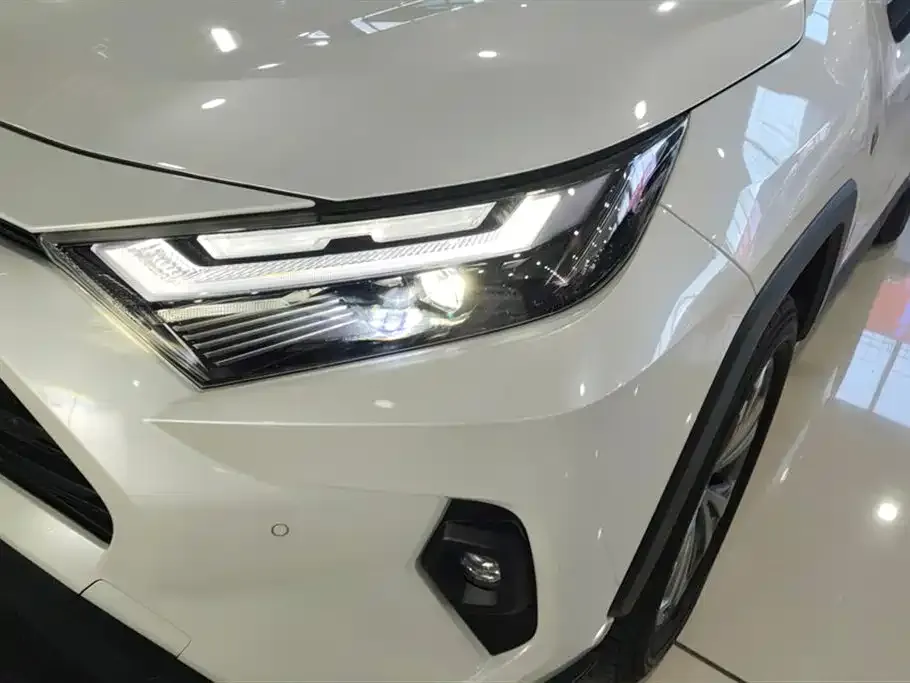 Toyota RAV4 — фото 10