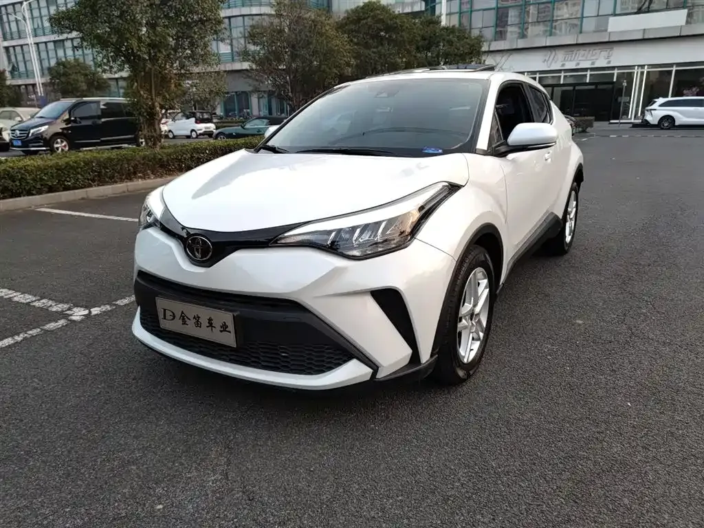 Toyota C-HR — фото 1