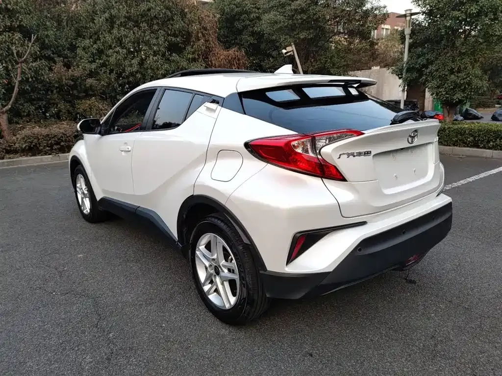 Toyota C-HR — фото 8