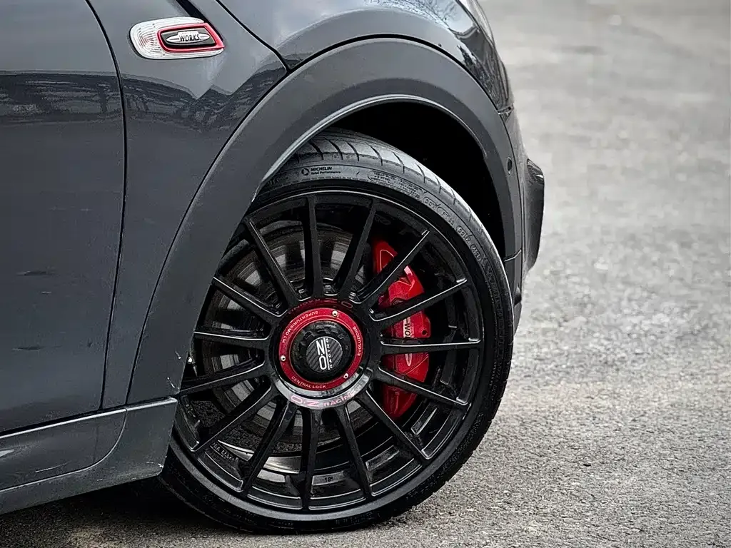 MINI JCW (John Cooper Works) — фото 10