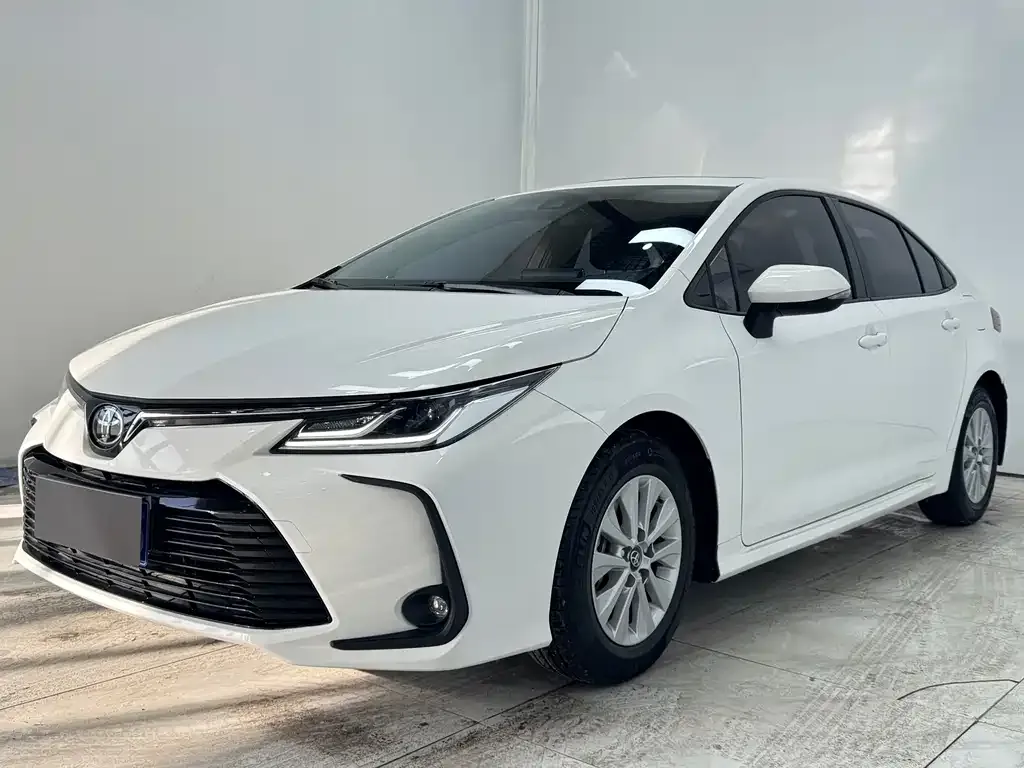 Toyota Corolla — фото 1