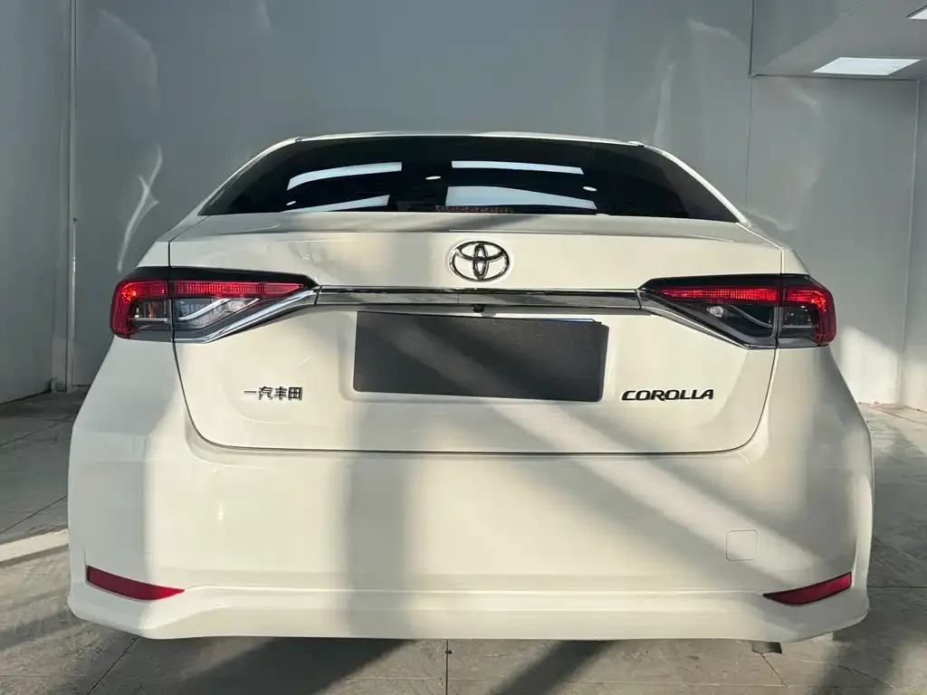 Toyota Corolla — фото 2