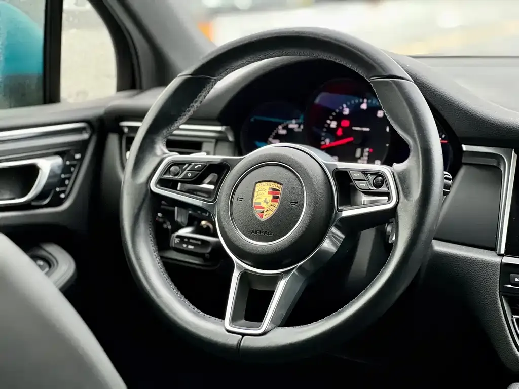 Porsche Macan — фото 3