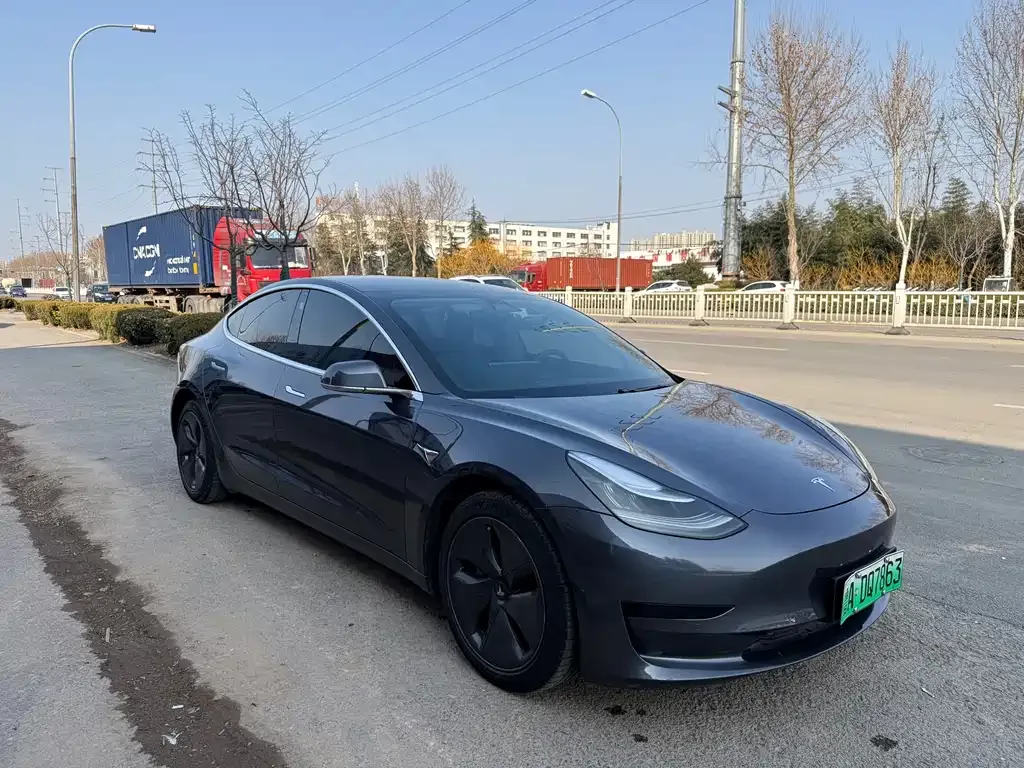 Tesla Model 3 — фото 10
