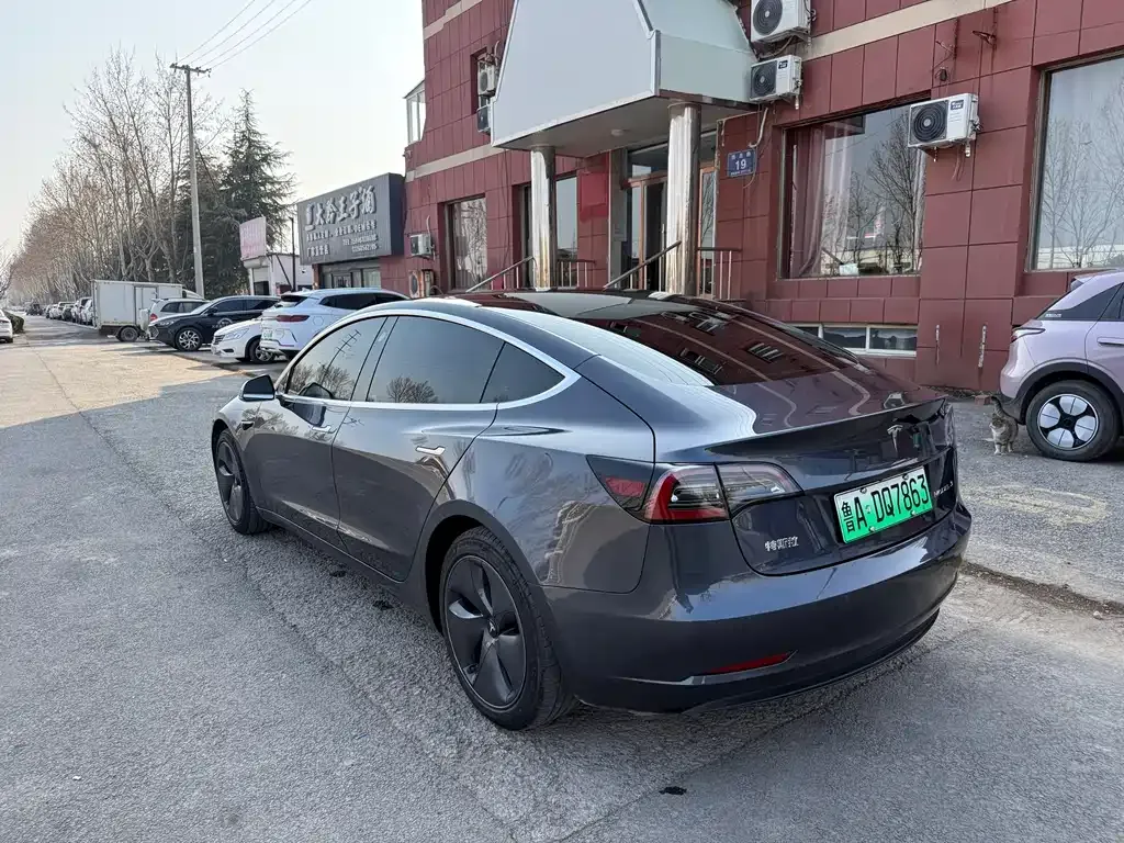Tesla Model 3 — фото 3